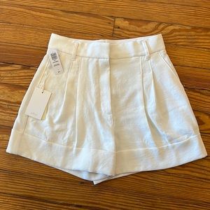 NEW WITH TAGS! Super cute linen shorts from Aritzia
